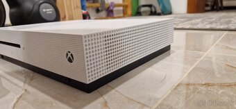 Predám Xbox one 500 GB - 4