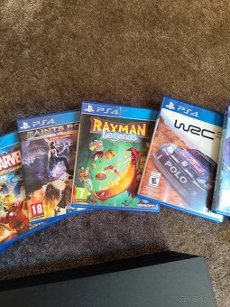 PS4 pro s Hrami a ovládačmi - 4