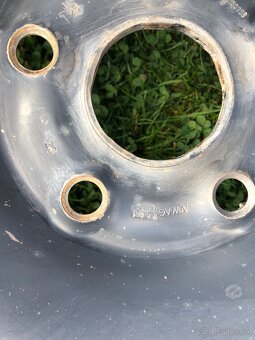 Predám 4ks plechové disky 5x112 R15 do vw škoda - 4