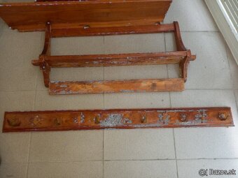 Kredenc a drevené poličky - 4