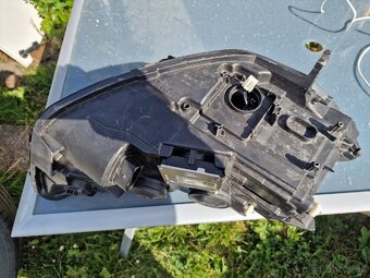 Ľavé predné svetlo Audi A6 C7 poškodené - 4
