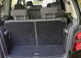 Volkswagen Touran 2.0 Benzín+CNG s LPG 7Miestne - 4