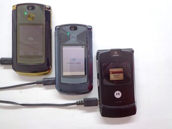 Motorola RAZR V3i STEELGRAY + RAZR2 V8 RAZR V3 E4 Dotyková - 4