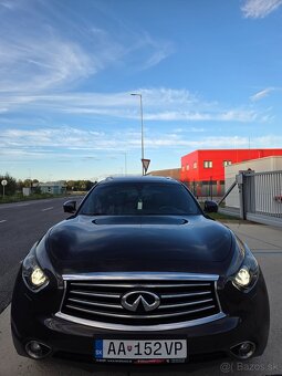 Infiniti QX70 S - 4