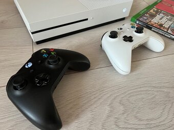 Xbox one S 1TB dva ovládače, 3 hry-TOP CENA - 4