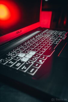 Predám notebok Asus FX706 - 4