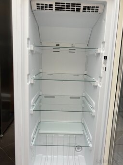Presklená chladnička s ventilátorom a LED osvetlením - 4