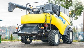 NEW HOLLAND CR 9060+V600 - 4