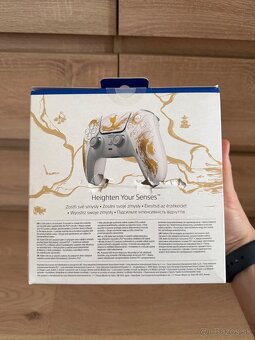 PS5 DualSense Ghost Of Yotei Gold Limited Edition NOVÝ - 4