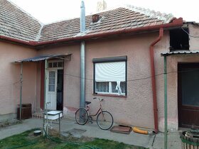 Predáme starší rodinný dom v obci Bešeňov - 4