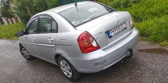 Hyundai accent. - 4