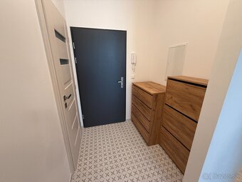 APEX reality prenájom zariadeného 2i. s balkónom v Hlohovci - 4