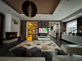 Predaj priestranného 4-izbového rodinného domu v stredomo - 4