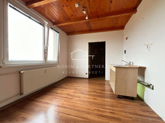 3-izbový byt v skvelej lokalite Komárna s dvomi loggiami a v - 4