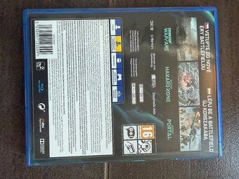 Predám PS4 jet black 1TB - 4