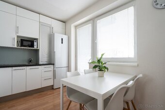 Priestranný 3i byt s balkónom a lodžiou na predaj vo Vrakuni - 4