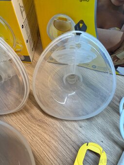Medela Solo Hands-free odsávačka mlieka + nástavce - 4