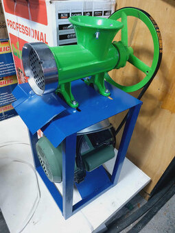 Elektrický mlýnček 32 Liatinovy na mäso stojanom - 4