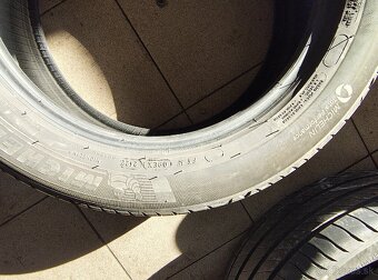 Predám pneumatiky 215/55r17 Michelin letné cena 45€ ks - 4