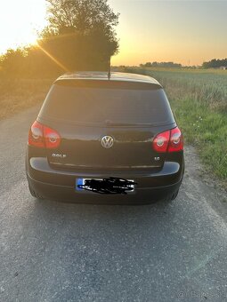 Predám Volkswagen Golf 5 1.6 16v - 4