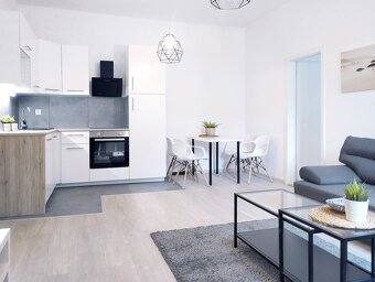 ✅ Tichý 3i byt v centre, balkón, výťah, parkovanie - 4