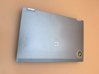 Predám notebook vhodný na opravu alebo doskladanie HP 8440p. - 4