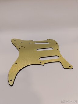 Pickguard pre STRATOCASTER brúseny hliník zlatý - 4