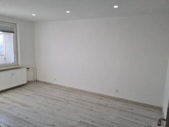 Moderný zrekonštruovaný dvojizbový byt s loggiou v Lučenci - 4