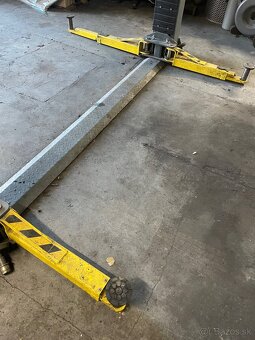 Predám hydraulický zdvihak 3.5T - 4