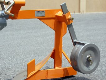 Jednodielny pluh DELEKS DP-16 (pre traktory 16-30 HP) - 4