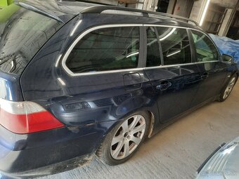 Rozpredam BMW E61 530D farba modra oriental blau. - 4
