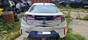 Rozpredam Opel Ampera, benzin+elektro , 2012, havarovany - 4