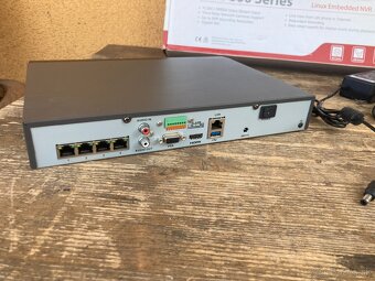 Síťový video rekordér ( NVR ) Hikvision DS-7604NI - 4