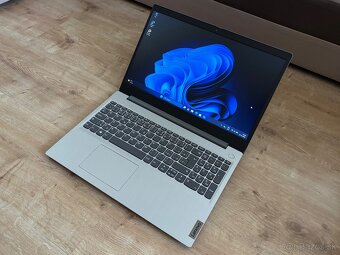 //15.6"/Lenovo/4GB RAM DDR5/NvMe SSD 128GB/Intel HD 2GB - 4