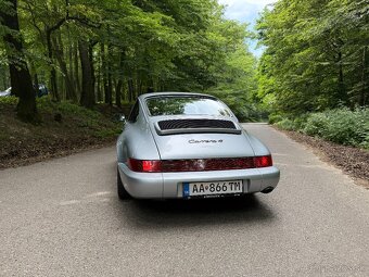 Porsche 911 Carrera - 4