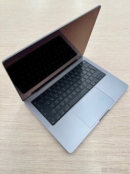MacBook Pro (14-palcový, M3) - 4