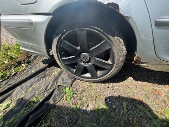 Predám BMW e46 330d na diely - 4