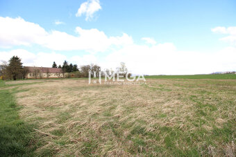 NA PREDAJ: Veľkorysý stavebný pozemok s výhľadom na Vranov - 4