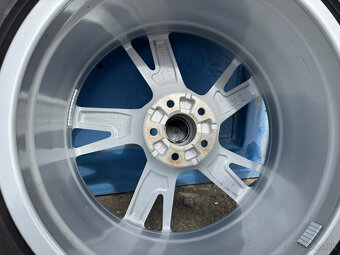 Predam 19” elektrony s pirelli na AUDI A8 - 4