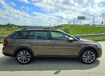 ŠKODA OCTAVIA SCOUT 2.0 TDi DSG REZERVOVANE⛔️ - 4