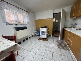 Na predaj viacgeneračný rodinný dom v Sľažanoch so 14... - 4