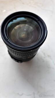 Zoom 11,1x objektiv Nikkor 18-200 - 4