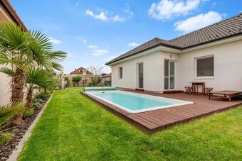 PREDAJ-Moderný 4-izbový bungalov s bazénom - RAJKA - 4