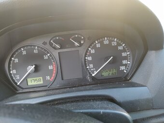 🚗 Škoda Fabia Sedan 1.4 - 202837 km - 4