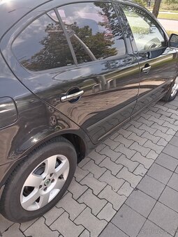 PREDÁM ŠKODA OCTAVIA 2 TOUR1,6 BENZIN r2011 KÚP. NA SLOV . - 4