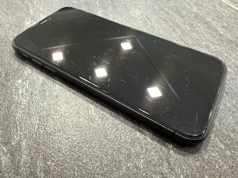 Apple iPhone 11 64GB - 4