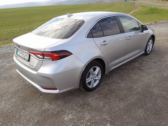 Toyota Corolla sedan, 1,8 hybrid, 09/2022, 46 000 km - 4
