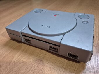 Predám Playstation 1 + 10 hier zadarmo. - 4