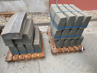 Predám palisády a cestné oblúkové obrubníky - 4