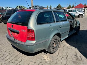 Lacno rozpredám vozidlo Škoda Octavia I na náhradné diely - 4